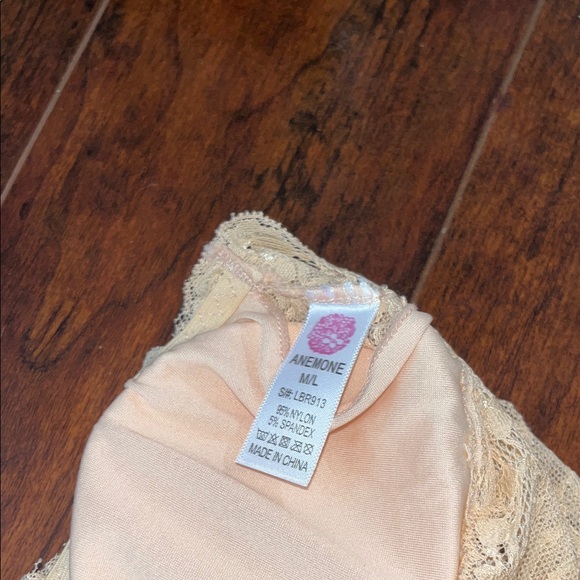 Anemone Lace Bandeau in Cream - Picture 2 of 6